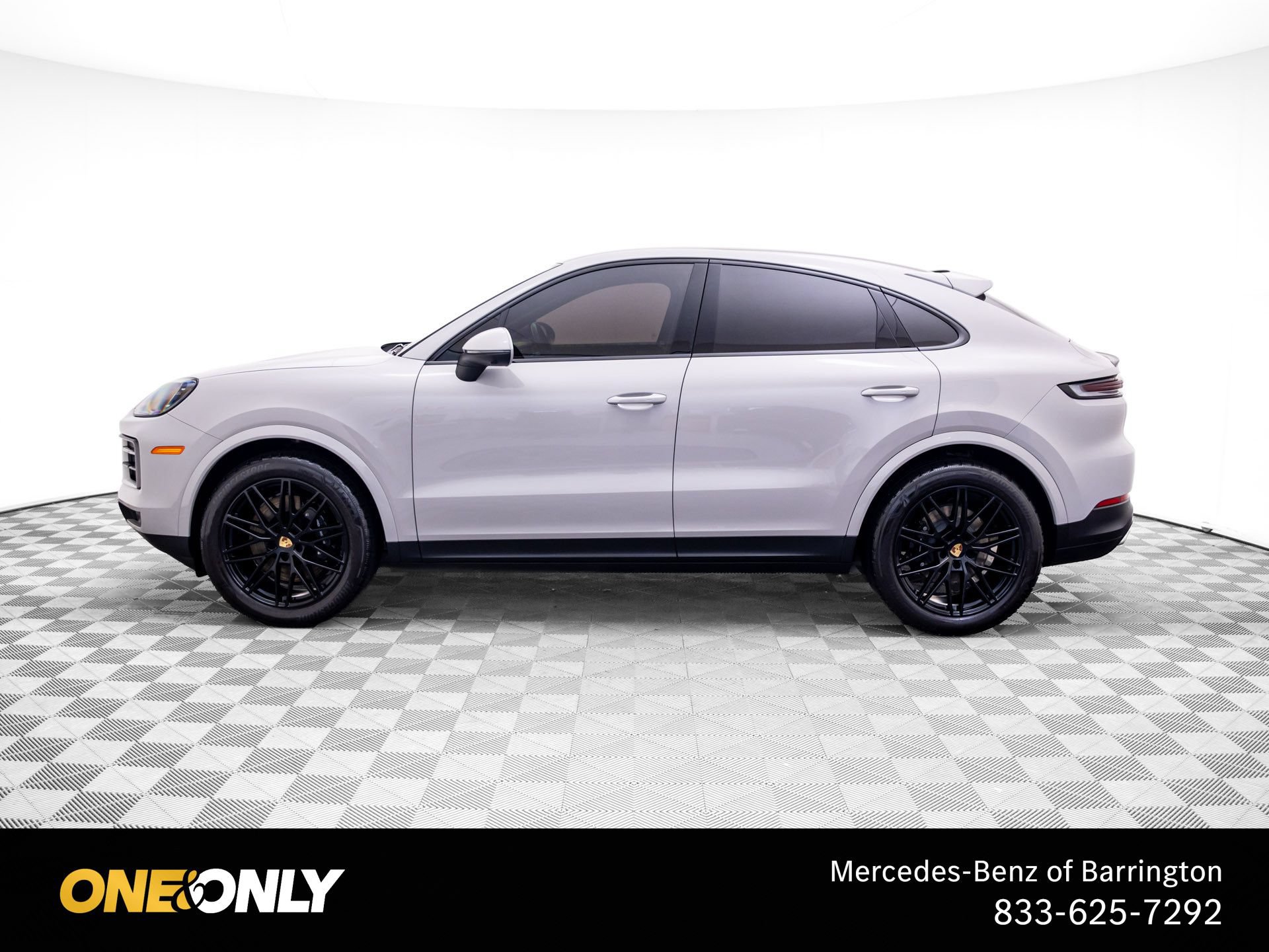 Used 2024 Porsche Cayenne Coupe AWD/4WD image 2