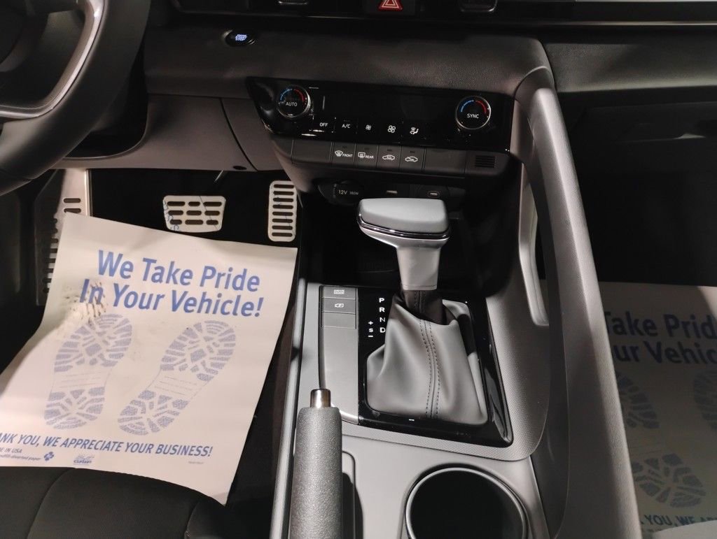 Used 2025 Hyundai Elantra Sport image 17