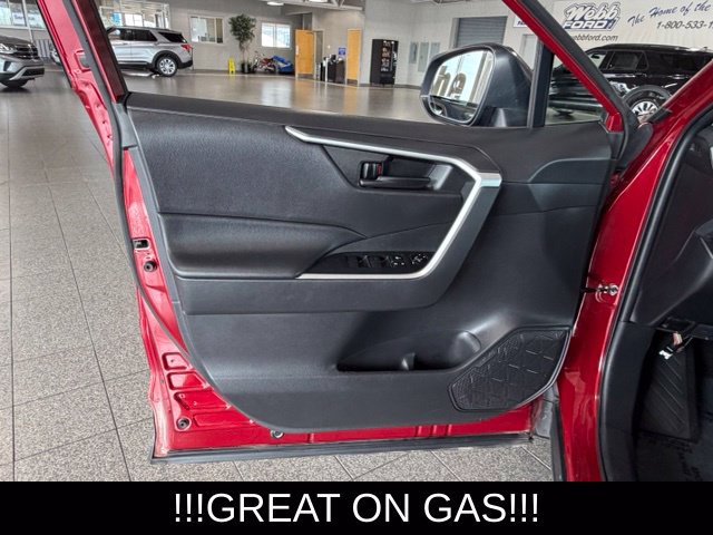 Used 2022 Toyota RAV4 LE AWD/4WD image 21