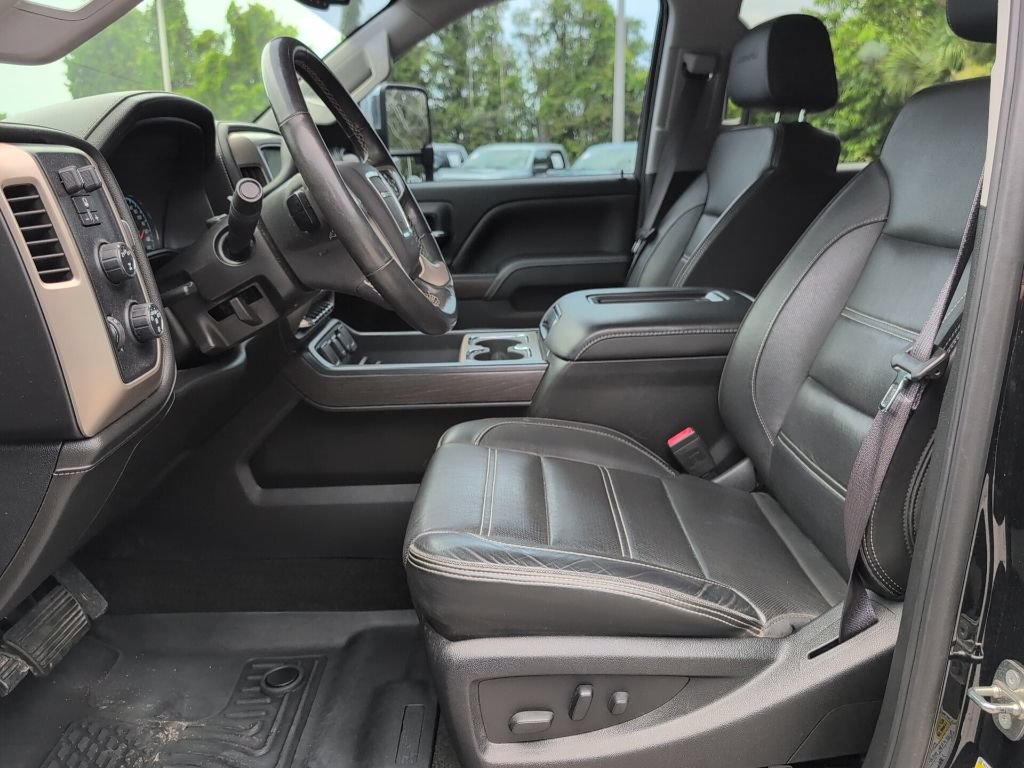 Used 2017 GMC Sierra 2500 Denali w/ Suspension Package, Off-Road AWD/4WD image 8