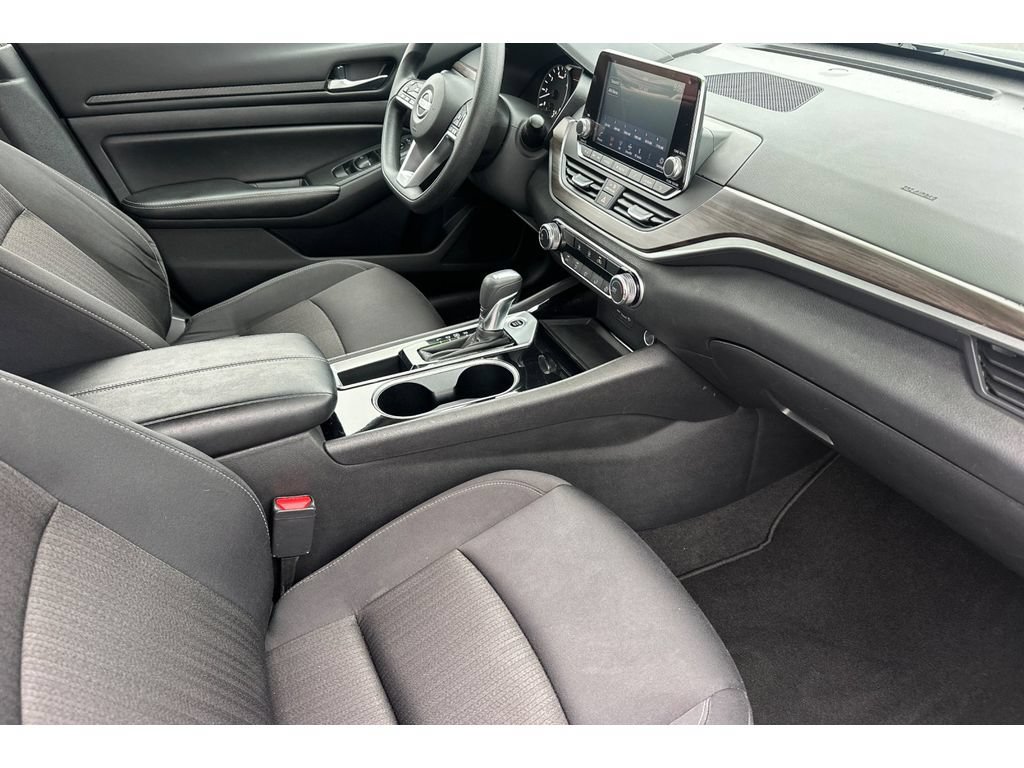 Used 2024 Nissan Altima 2.5 SV FWD image 16
