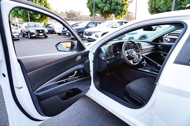 Used 2021 Hyundai Elantra SE w/ Cargo Package image 33