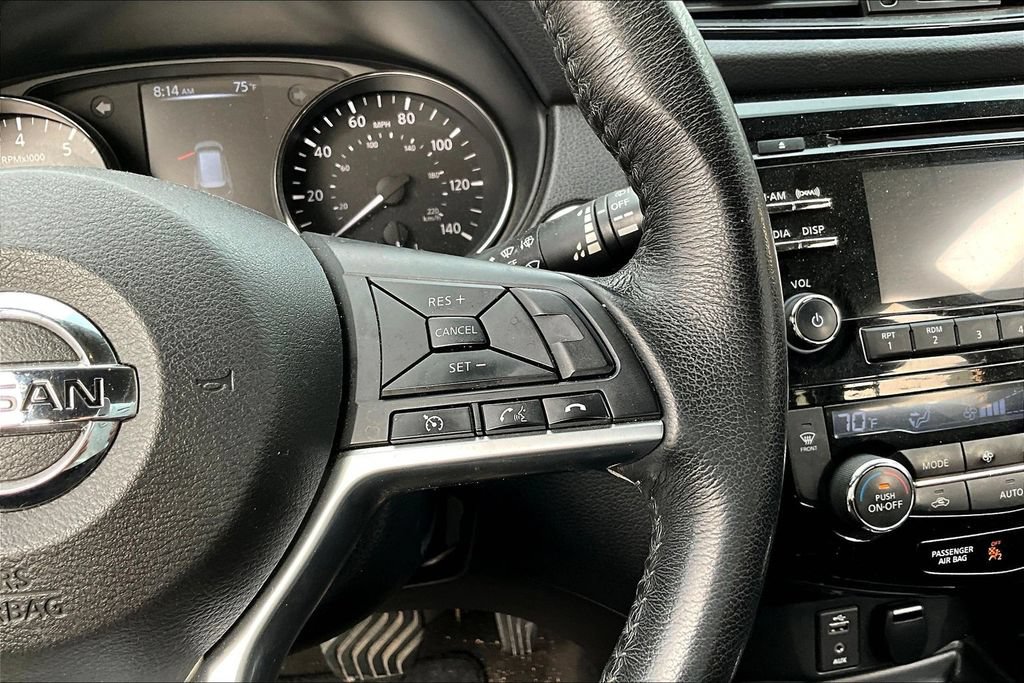 Used 2017 Nissan Rogue SV AWD/4WD image 11