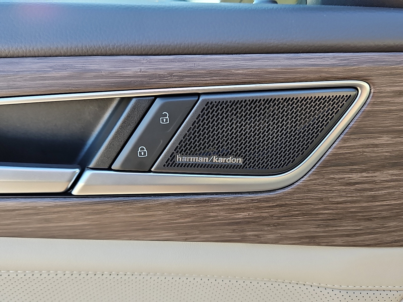 New 2026 Volkswagen Atlas SEL Premium R-Line image 16