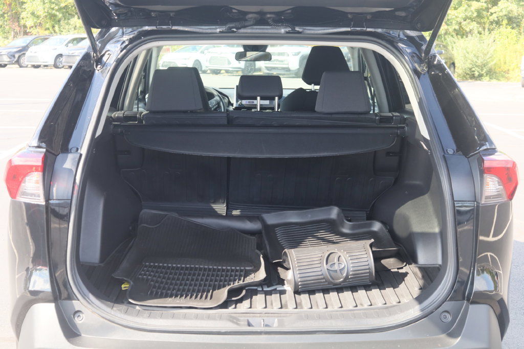 Used 2023 Toyota RAV4 XLE AWD/4WD image 15