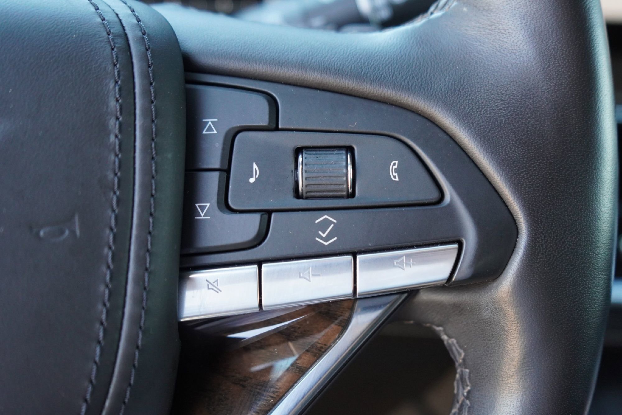 Used 2023 Cadillac Escalade Premium Luxury Platinum image 16