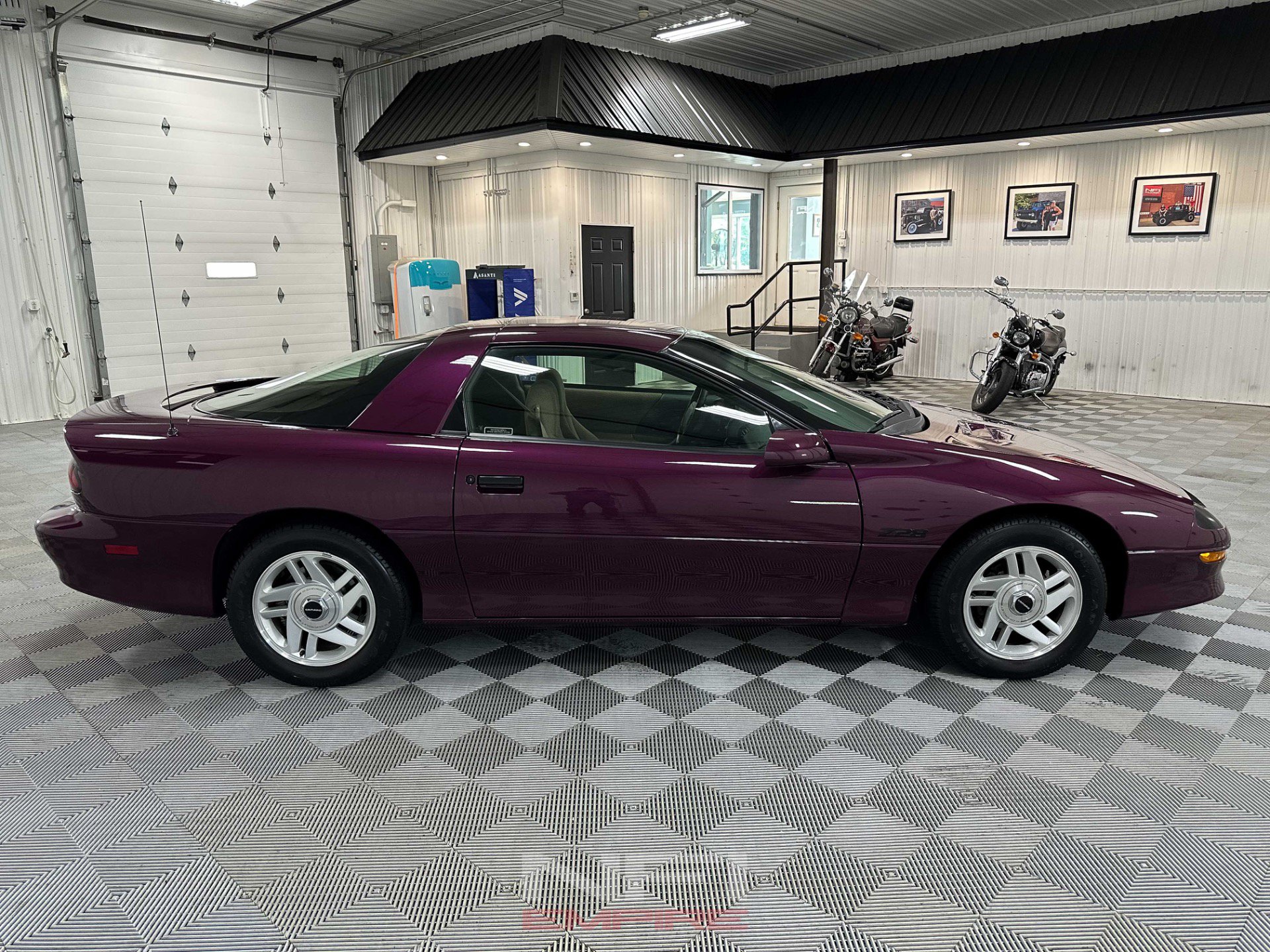 Used 1995 Chevrolet Camaro Z28 RWD image 7