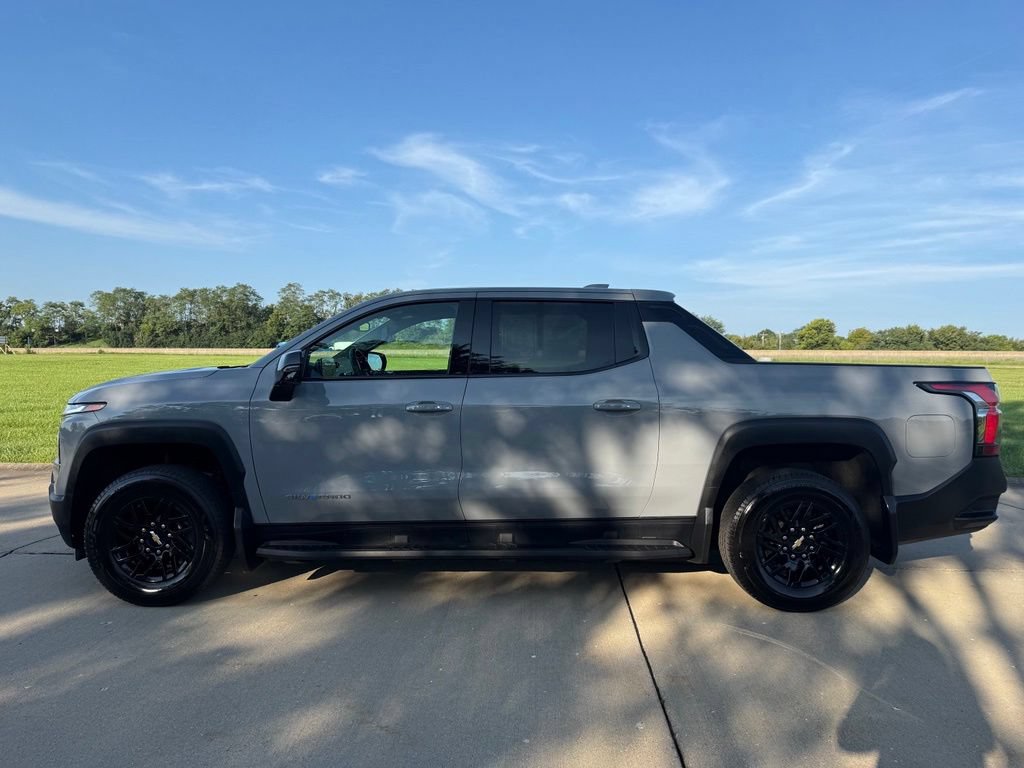 Used 2025 Chevrolet Silverado EV LT AWD/4WD image 9