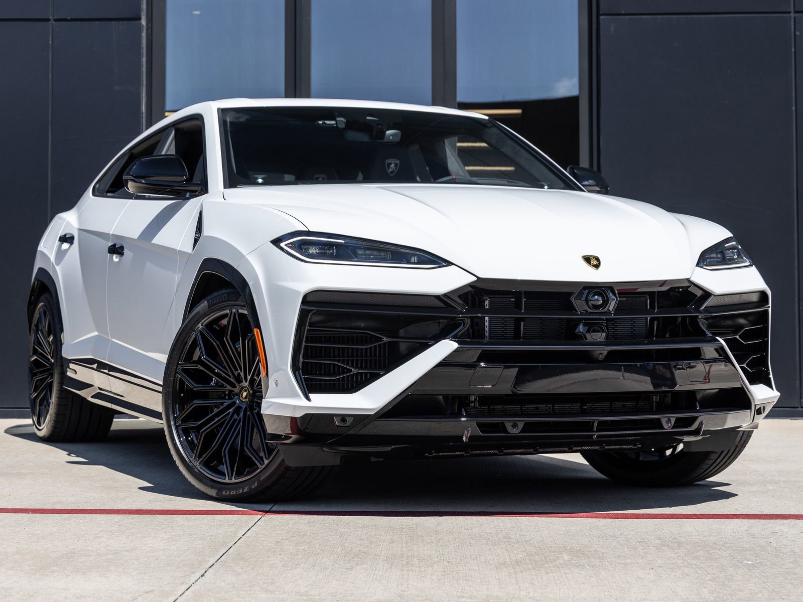 Used 2025 Lamborghini Urus SE AWD/4WD image 2