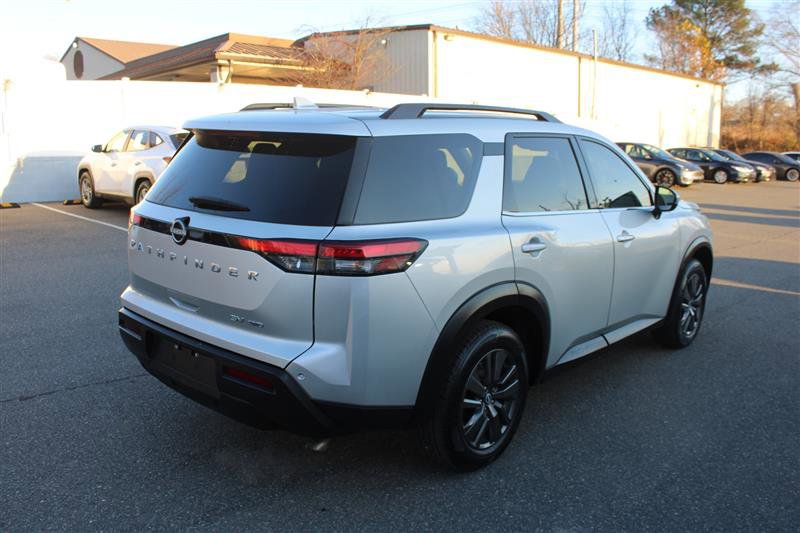 Used 2024 Nissan Pathfinder SV image 7