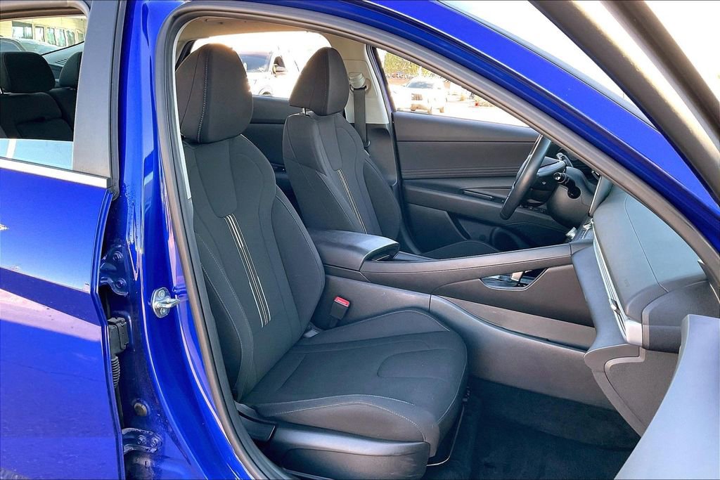 Used 2025 Hyundai Elantra SEL image 7
