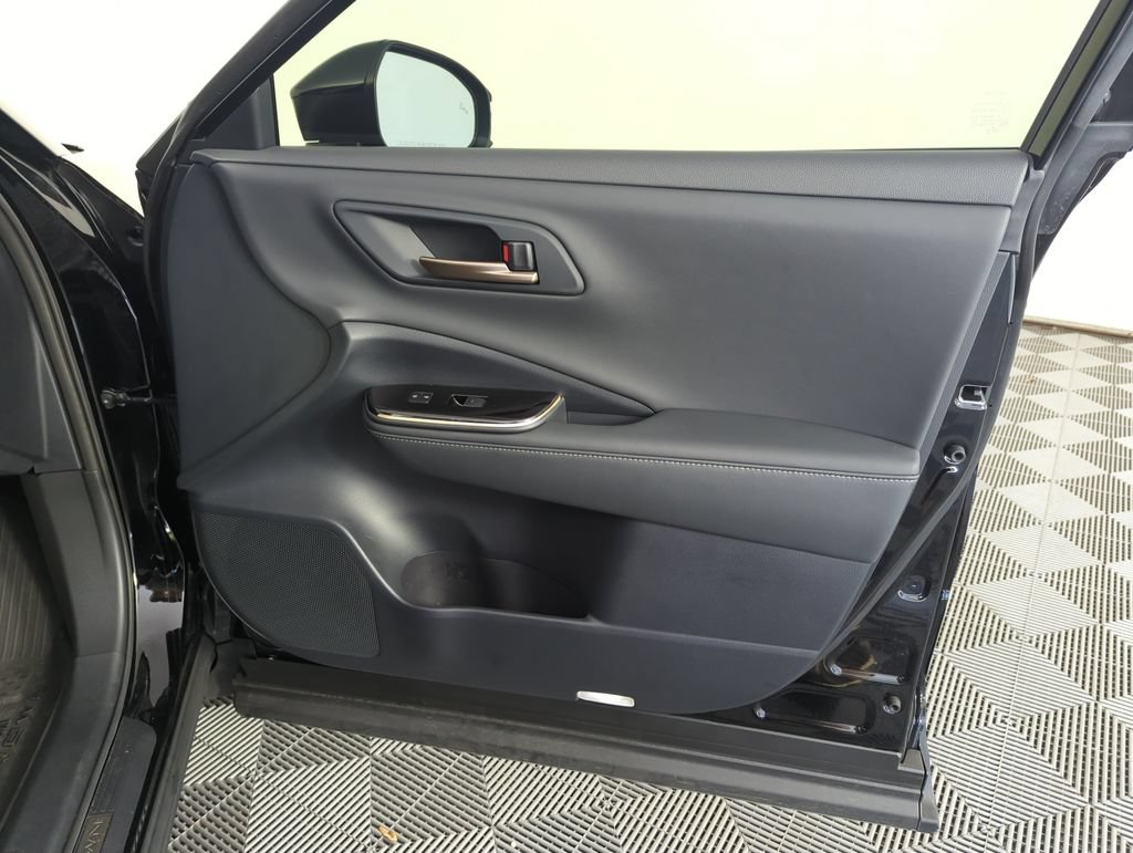 Used 2025 Toyota Crown AWD/4WD image 31