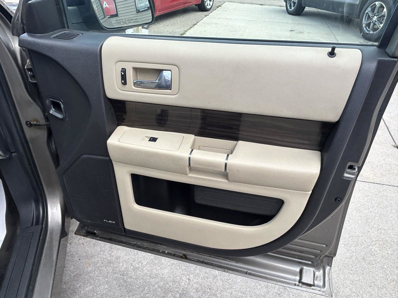 Used 2013 Ford Flex SEL FWD image 17