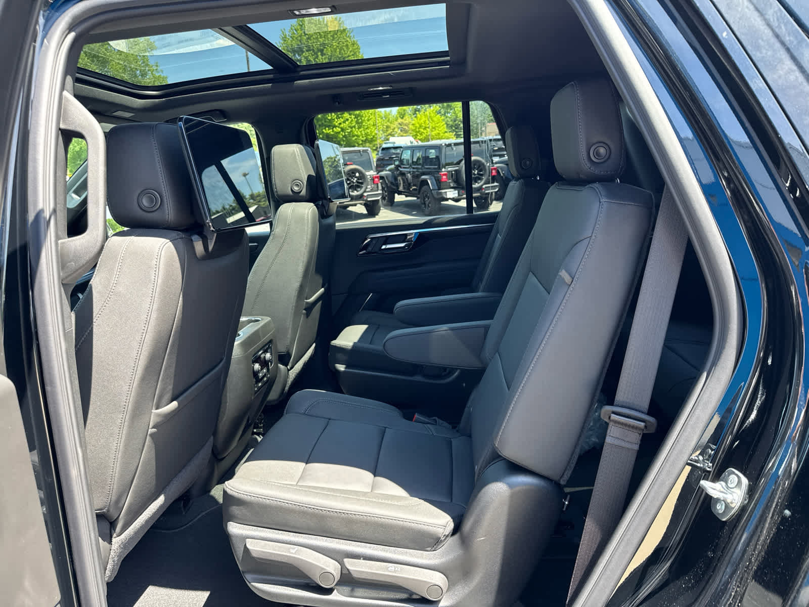 New 2026 Chevrolet Tahoe Z71 w/ Z71 Off-Road Package AWD/4WD image 22