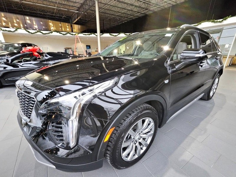 Used 2022 Cadillac XT4 Premium Luxury w/ Enhanced Visibility Package image 7