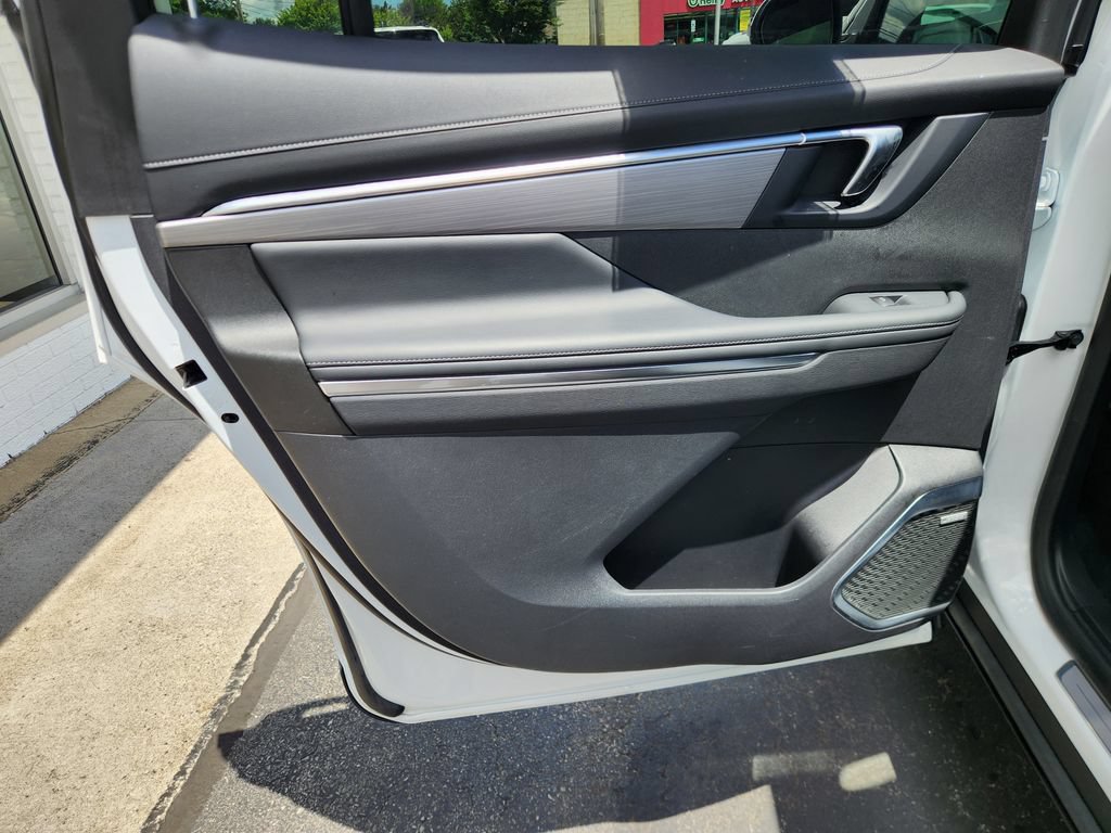 Used 2026 Buick Enclave Preferred AWD/4WD image 19