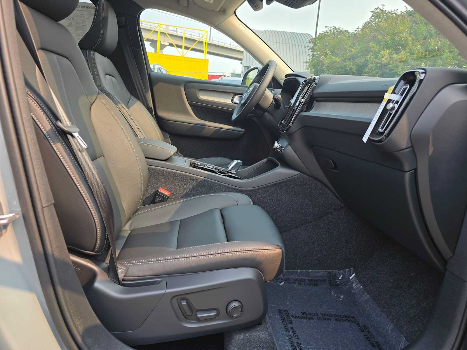 New 2026 Volvo XC40 B5 Ultra w/ Protection Package Premier AWD/4WD image 10
