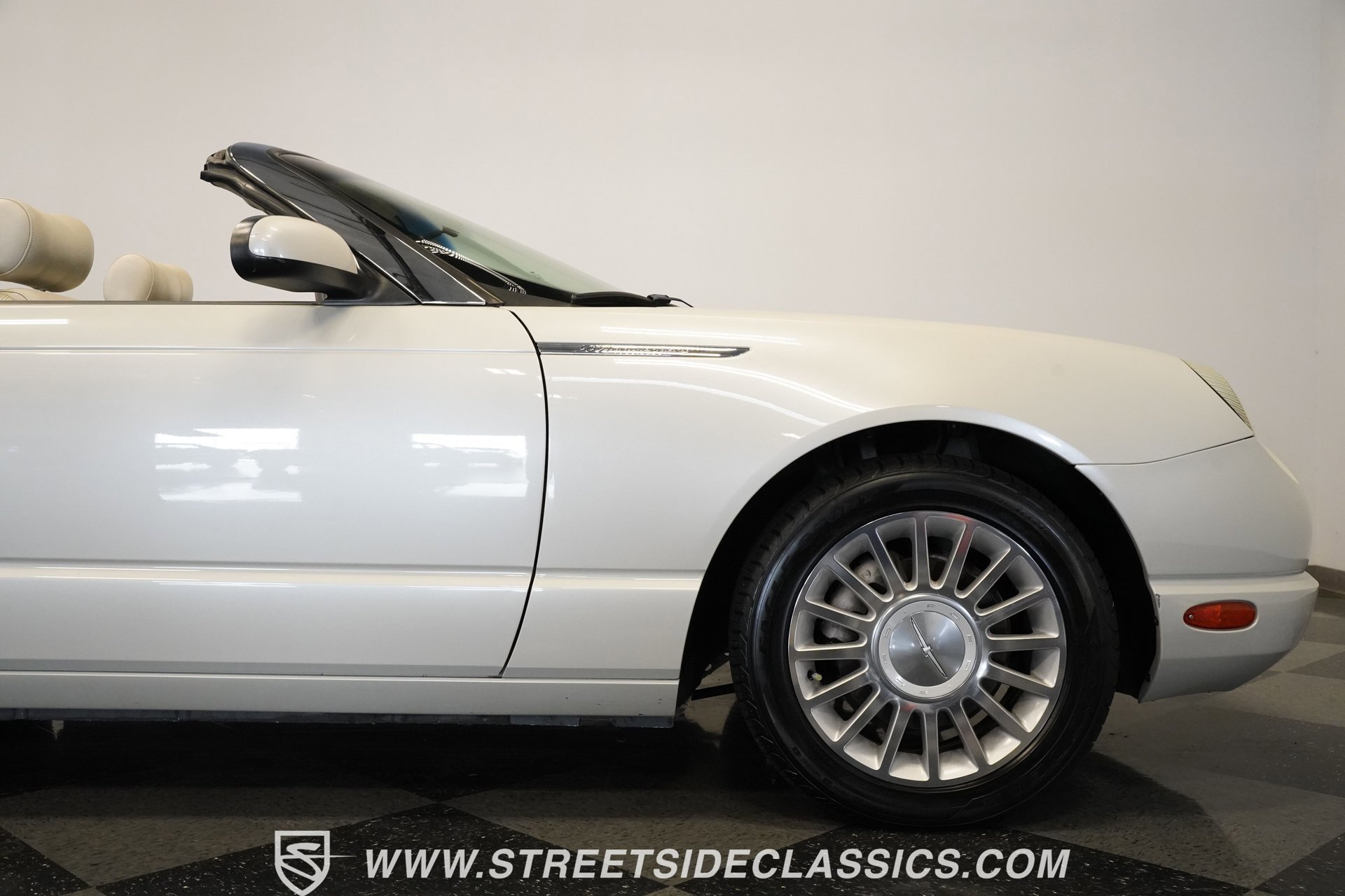 Used 2005 Ford Thunderbird 50th Anniversary image 37
