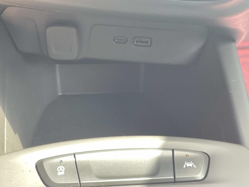 Used 2024 Chevrolet Trax RS w/ Sunroof Package FWD image 22