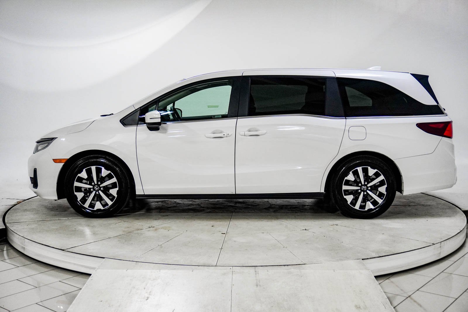 Certified 2026 Honda Odyssey EX-L image 5