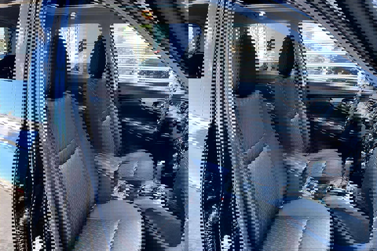 Used 2019 Nissan Rogue SV w/ Sun & Sound Touring Package image 8