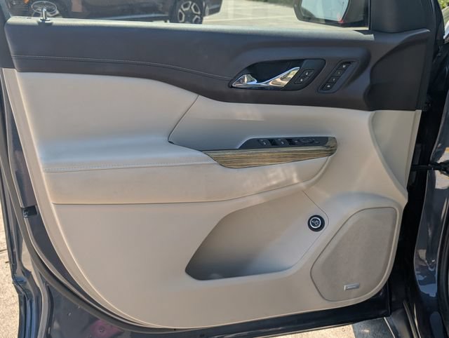 Used 2019 GMC Acadia Denali w/ Technology Package FWD image 10