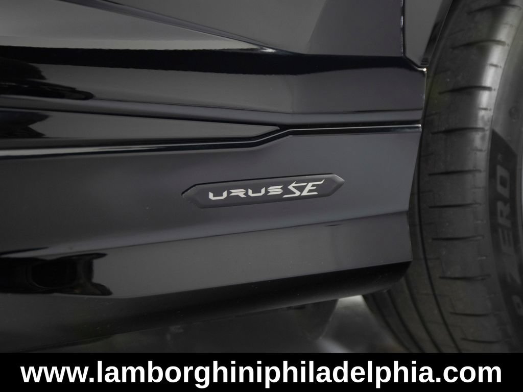 Used 2025 Lamborghini Urus SE AWD/4WD image 44