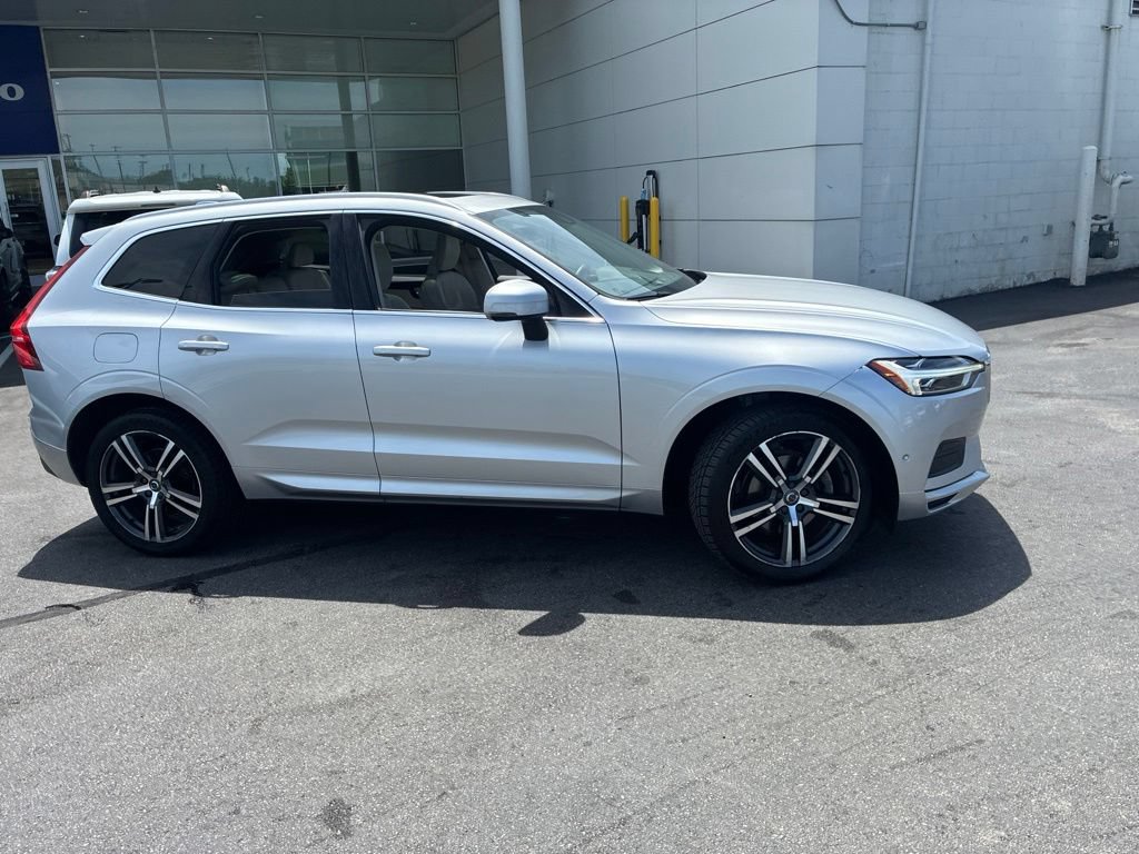 Used 2019 Volvo XC60 T5 Momentum w/ Multimedia Package AWD/4WD image 2