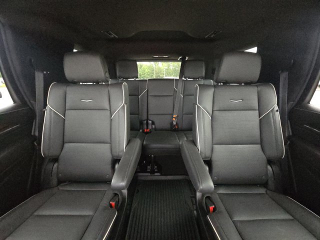 Used 2024 Cadillac Escalade Premium Luxury AWD/4WD image 19