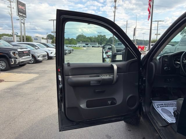 Used 2008 Chevrolet Silverado 2500 LT w/ EZ-Lift Tailgate Package AWD/4WD image 12