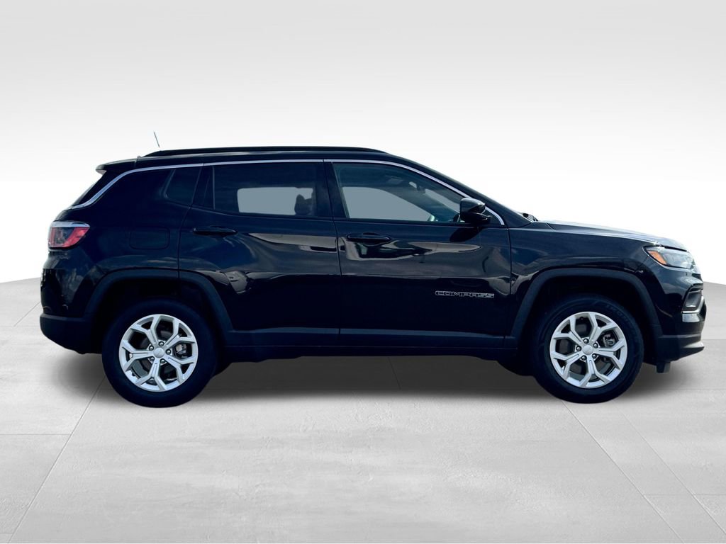 Used 2024 Jeep Compass Latitude AWD/4WD image 8