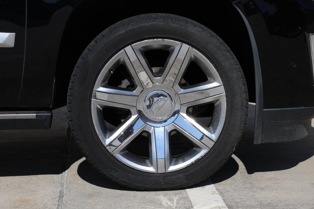 Used 2019 Cadillac Escalade ESV Premium Luxury AWD/4WD image 7