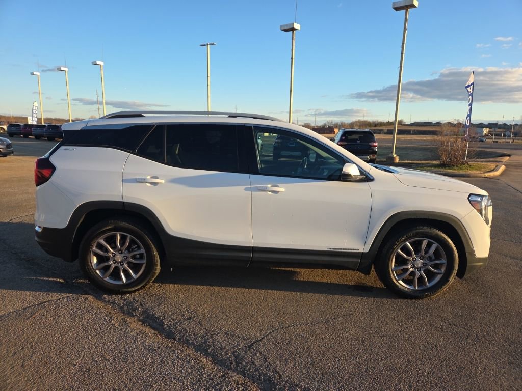 Used 2023 GMC Terrain SLT image 4
