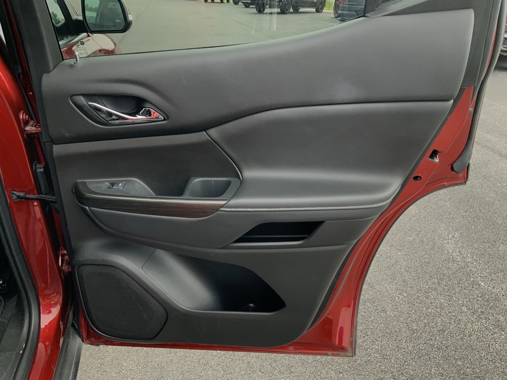 Used 2023 GMC Acadia SLT image 61