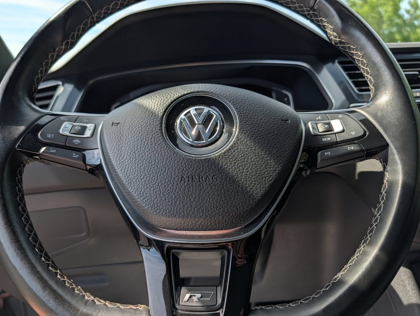 Used 2020 Volkswagen Tiguan SEL Premium R-Line AWD/4WD image 30