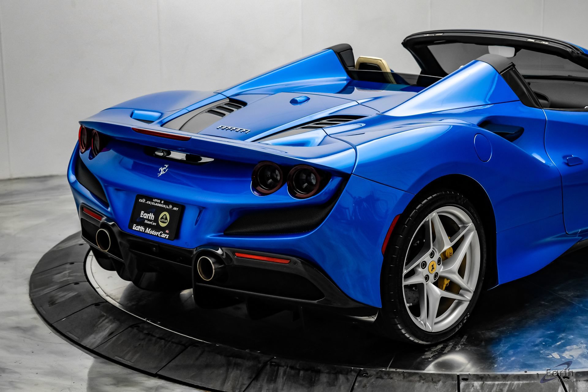 Used 2023 Ferrari F8 Tributo RWD image 25