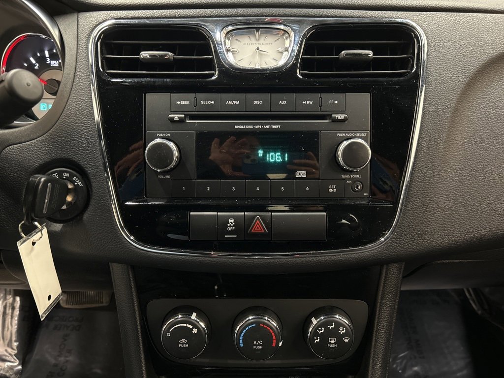 Used 2014 Chrysler 200 LX image 22