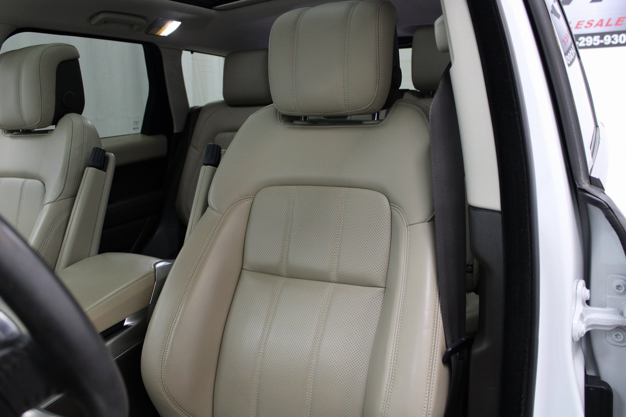 Used 2019 Land Rover Range Rover Sport HSE image 16