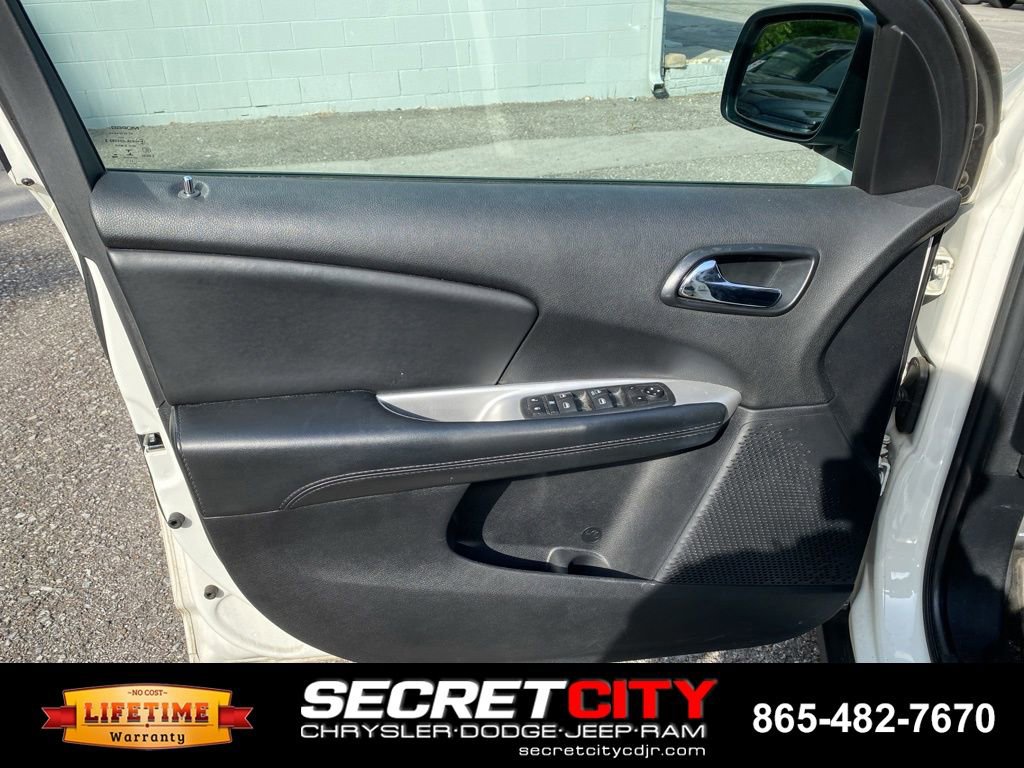 Used 2020 Dodge Journey SE w/ Blacktop Package FWD image 14