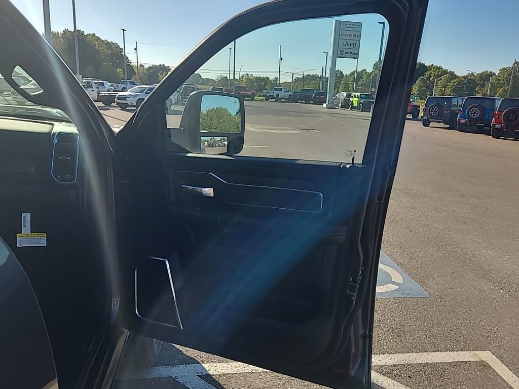 New 2026 RAM 2500 Laramie w/ Sport Appearance Package image 32