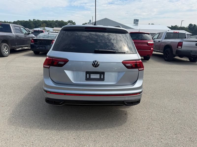 Used 2024 Volkswagen Tiguan SE R-Line AWD/4WD image 17