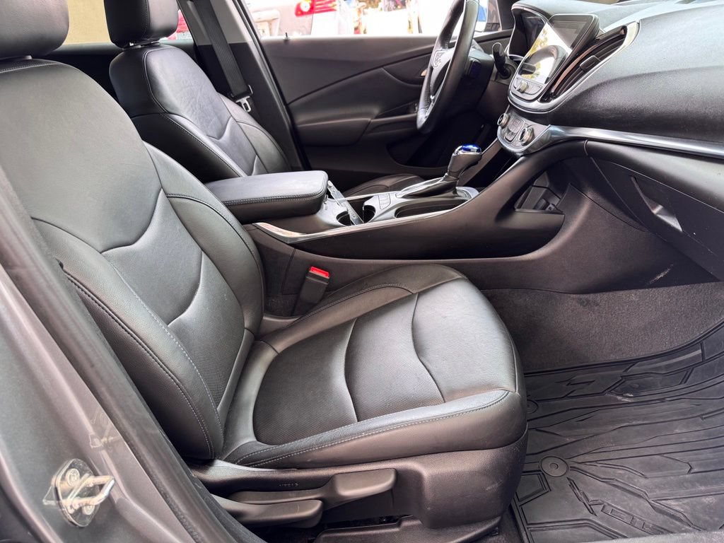 Used 2018 Chevrolet Volt Premier w/ Driver Confidence Package FWD image 18