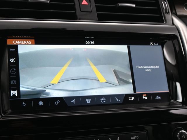 Used 2018 Land Rover Discovery HSE image 18