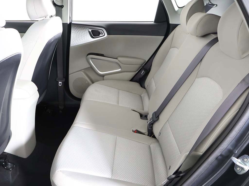Used 2025 Kia Soul LX w/ LX Technology Package image 31