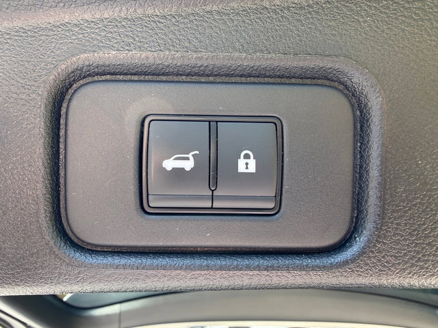Used 2025 Nissan Pathfinder SV AWD/4WD image 19