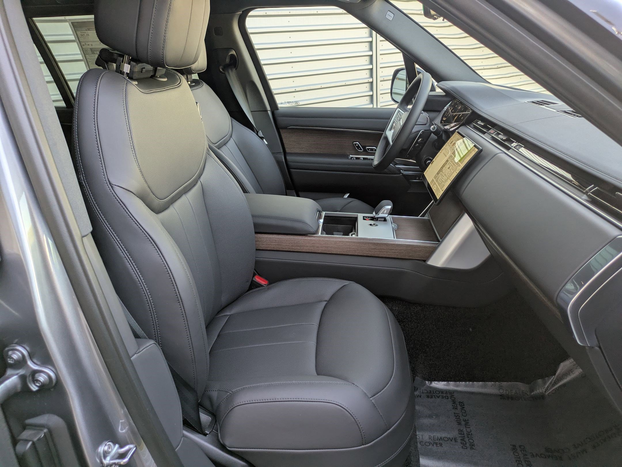New 2025 Land Rover Range Rover Long Wheelbase SE image 32