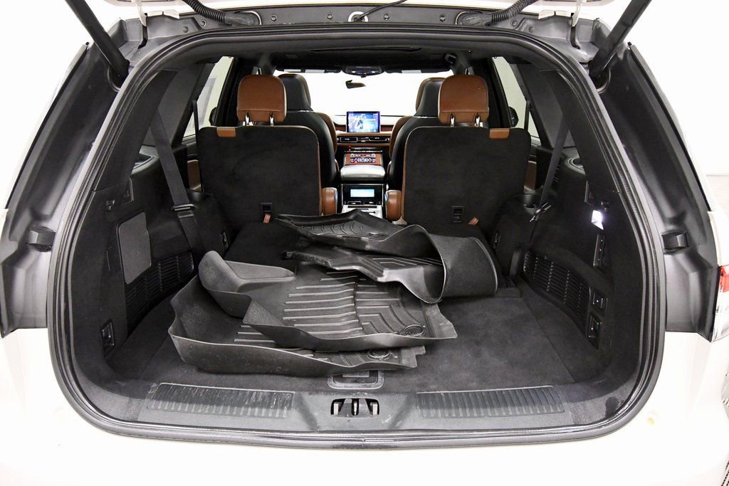 Used 2020 Lincoln Aviator Reserve w/ Equipment Group 202A image 7