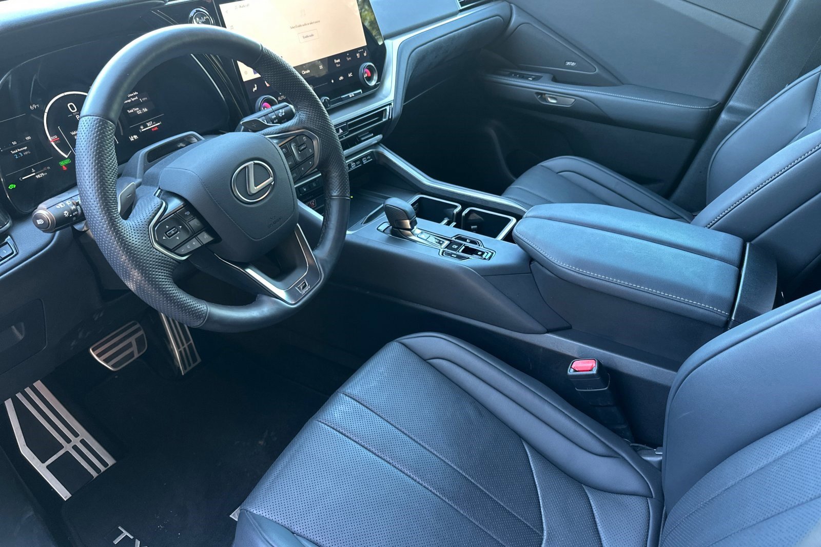 Certified 2025 Lexus TX 500h AWD w/ Technology Package image 11