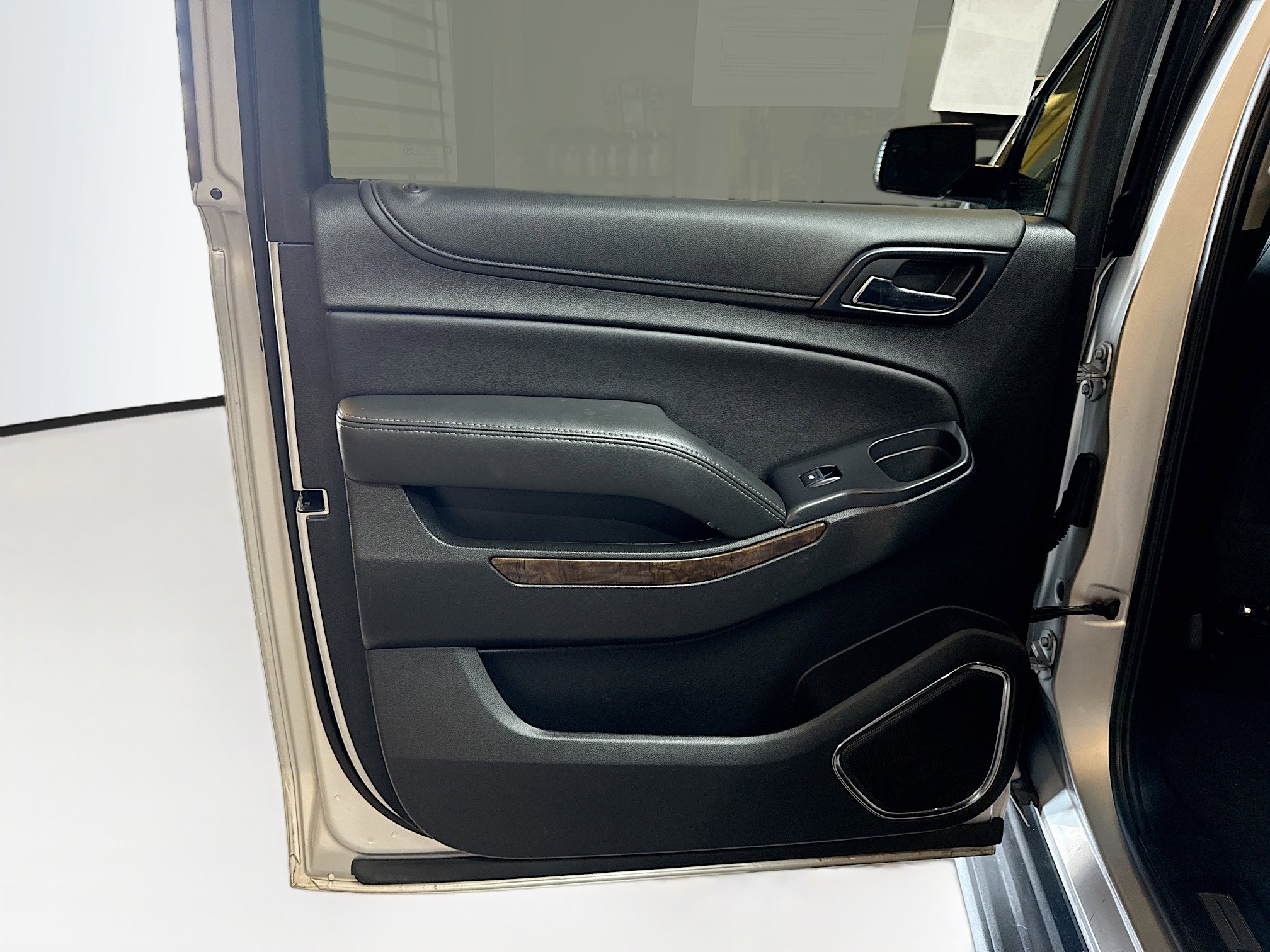 Used 2019 Chevrolet Suburban LT image 26