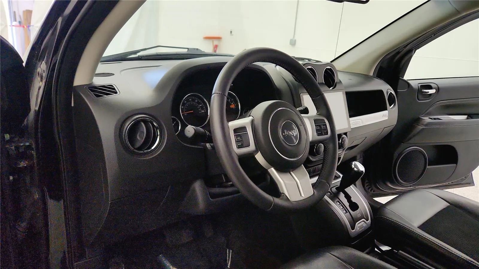 Used 2017 Jeep Compass Latitude image 21